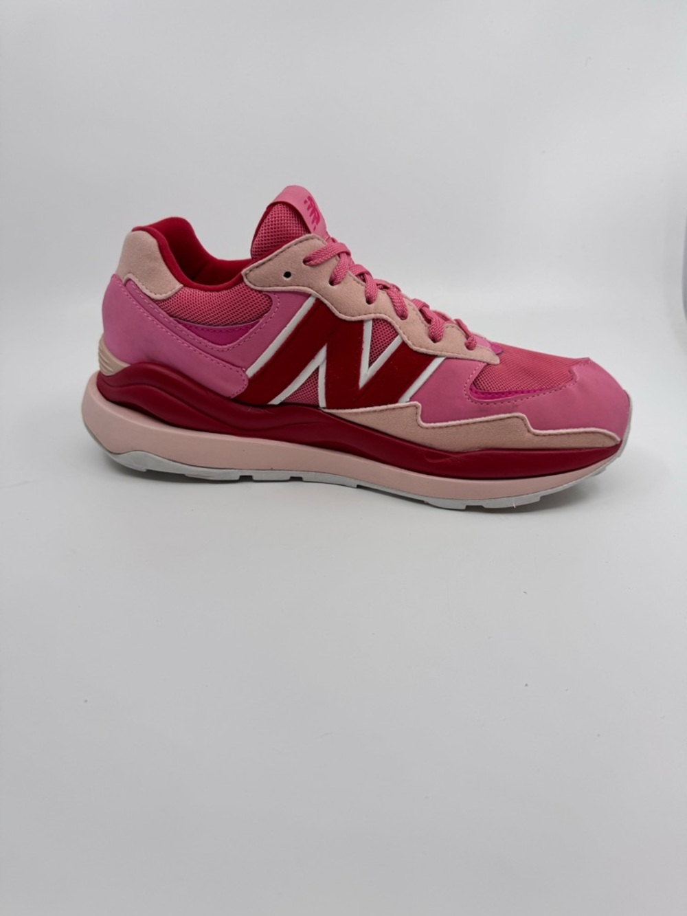 New Balance 57/40 Big Kid 'Vibrant Pink Team Red' SZ Women’s 8.  Men’s 6.5. - Picture 5 of 10
